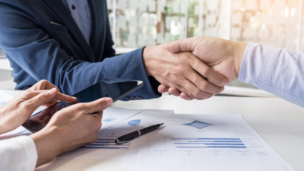 business-handshake-of-two-men-demonstrating-their-agreement-to-sign-agreement-or-contract-between-their-firms-companies-enterprises oracle license compliance